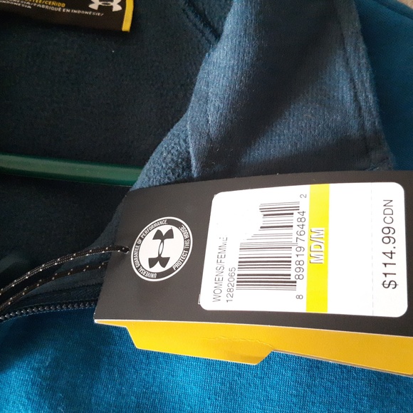 Under armour,blue athleisure top water resistant, fitted. - Picture 4 of 4